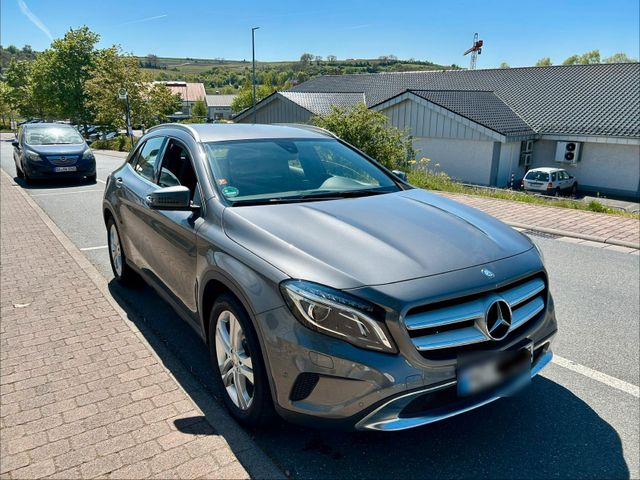MERCEDES-BENZ Mercedes-Benz GLA 180 Urban
