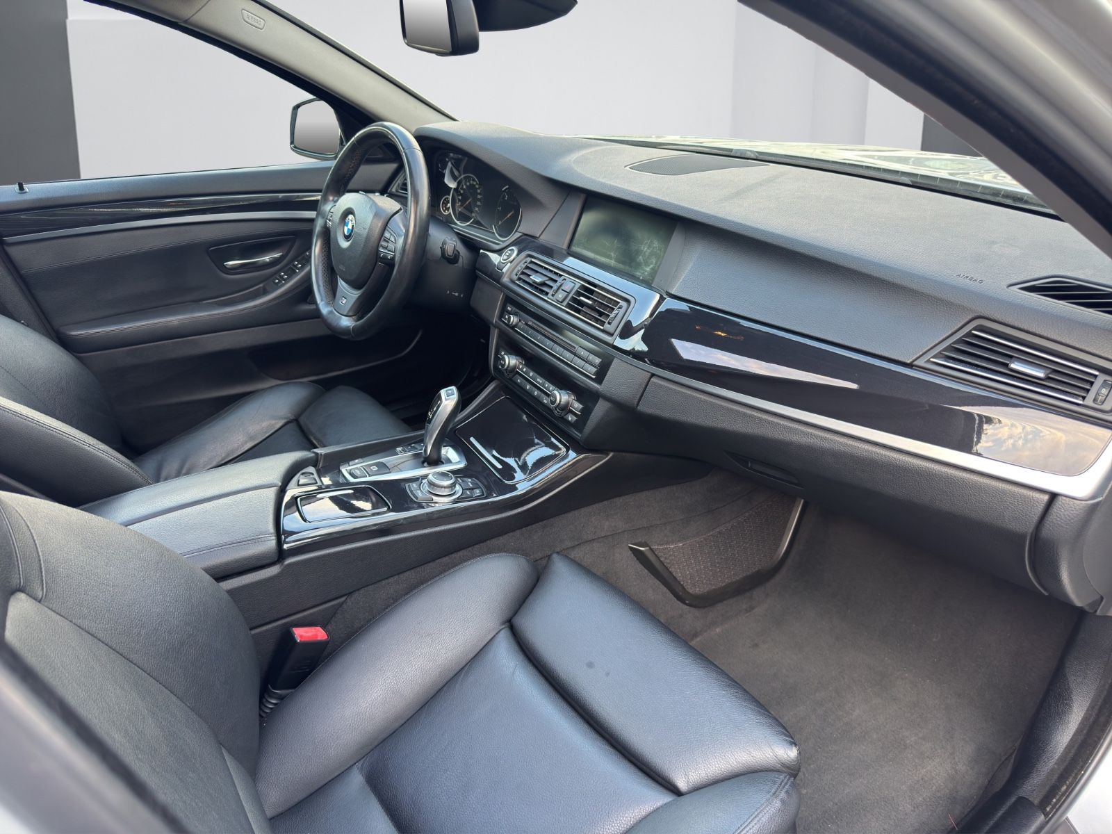 Fahrzeugabbildung BMW 530d Touring*Pano*hinterachslenk*Vollausstattung