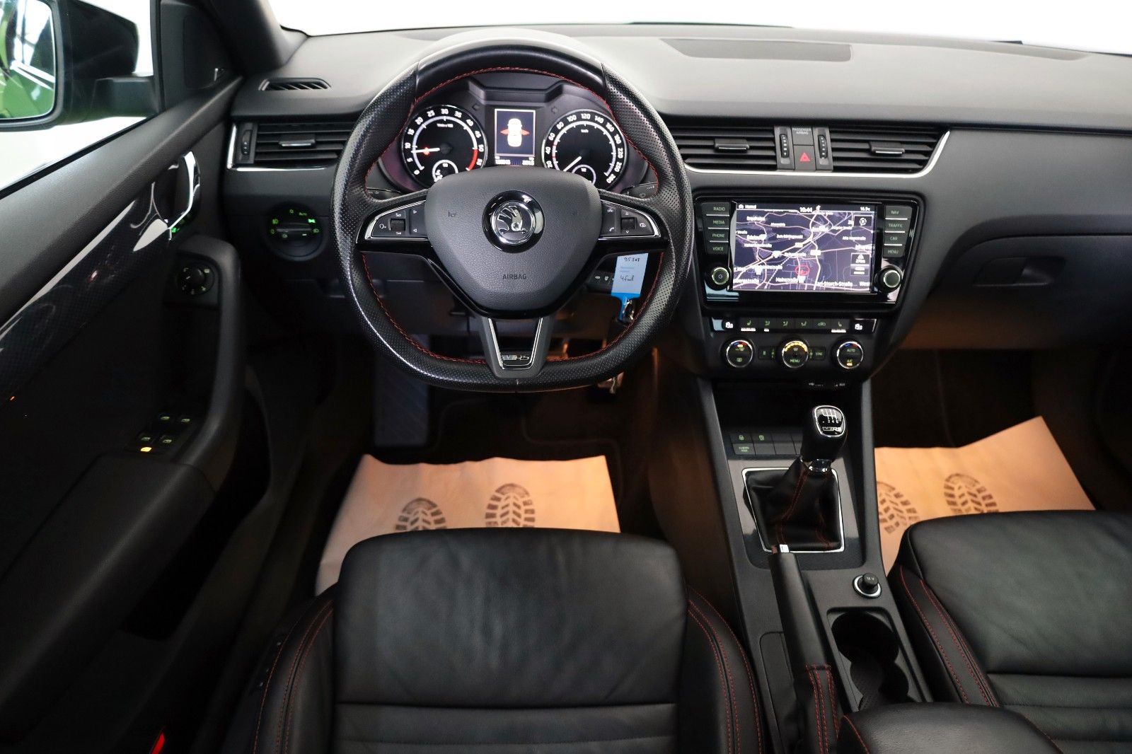 Fahrzeugabbildung SKODA Octavia Lim. RS,Leder,Navi,Bi-Xenon,SH,Panorama