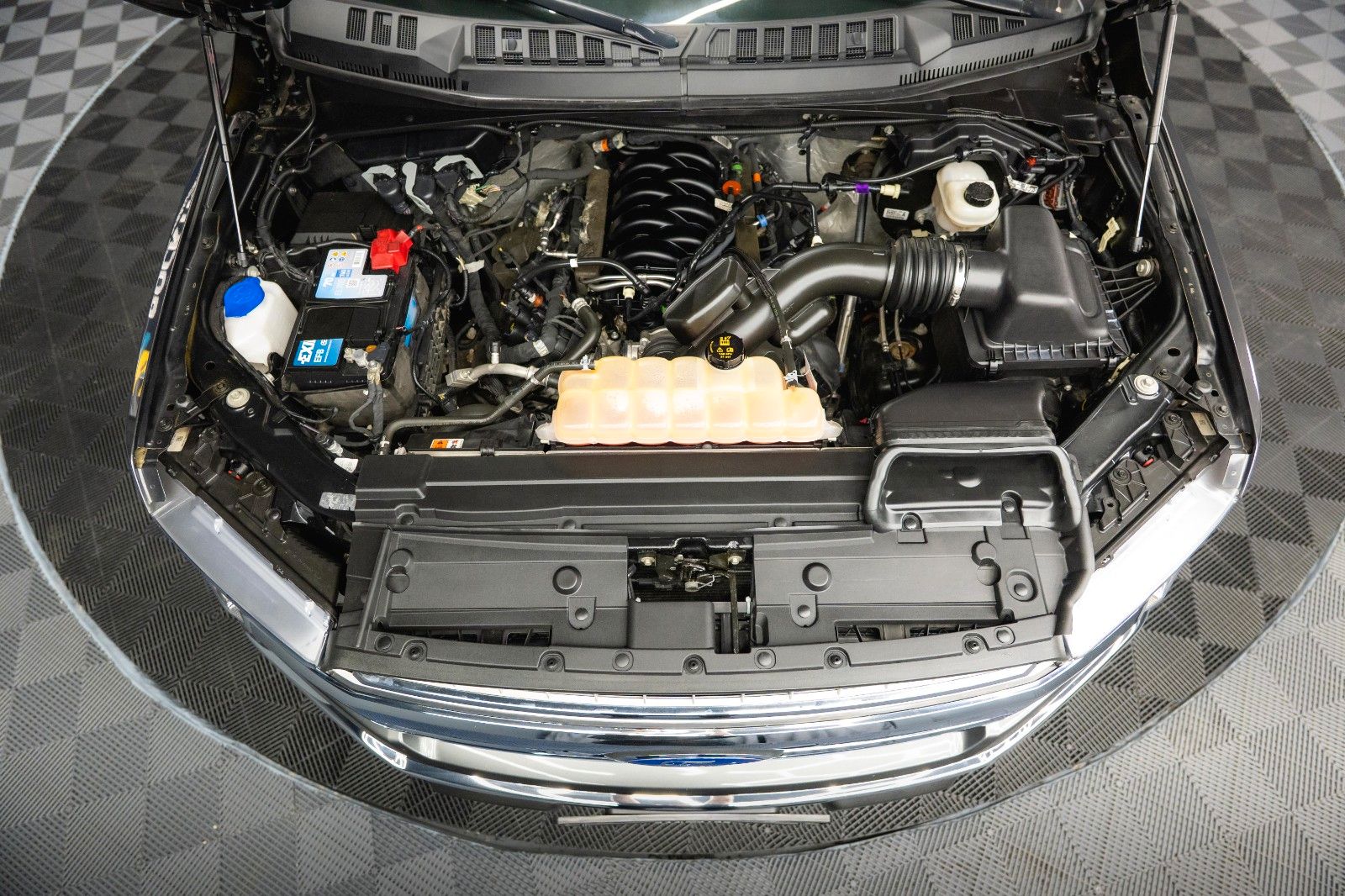 Fahrzeugabbildung Ford F150 5.0L V8 4x4 Offroad XLT SupCrew Unfallfrei