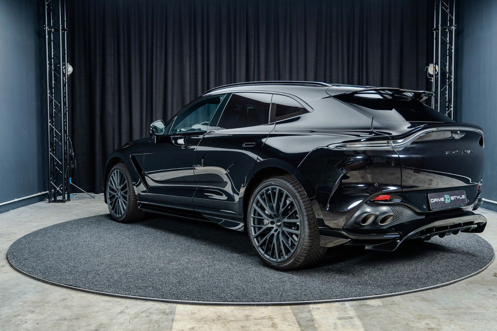 Fahrzeugabbildung Aston Martin DBX 4.0 V8 DBX707 + 2.Hand + Top Geplfegt