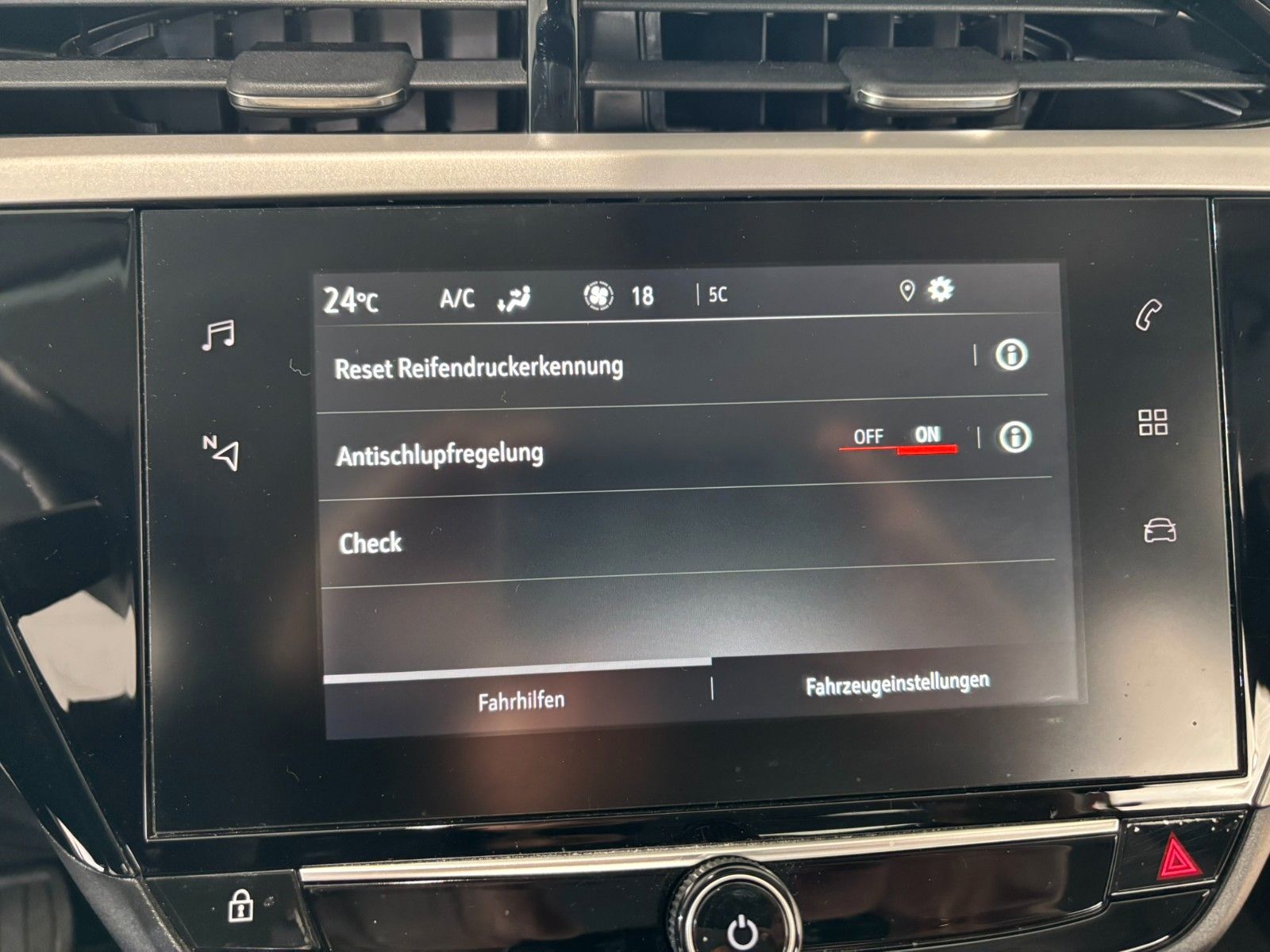 Fahrzeugabbildung Opel Corsa-e F EDITION 7KW NAVI/VIRT/SHZ/DAB/WÄRMEP.