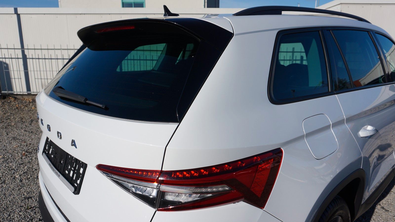 Fahrzeugabbildung SKODA Kodiaq Tour 4x4, LED,Navi,Kamera,SH,DAB,AHK