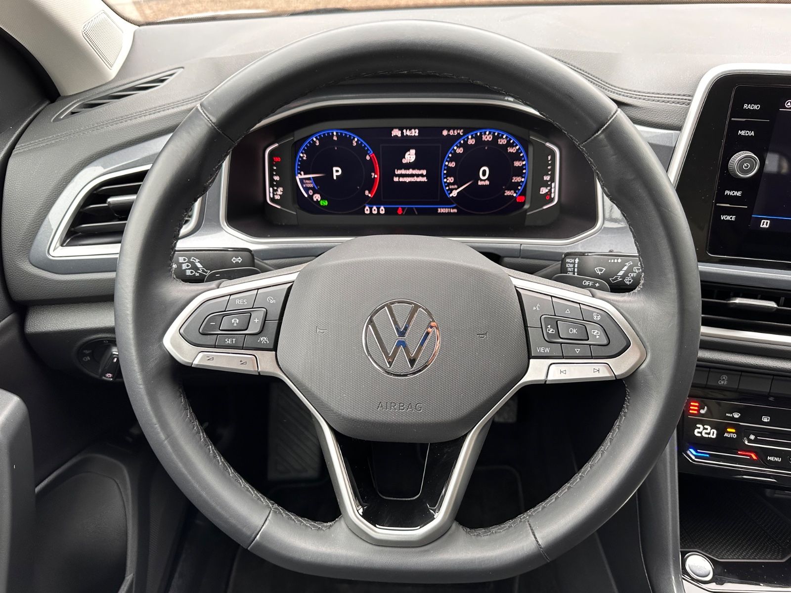 Fahrzeugabbildung Volkswagen T-Roc 1.5 TSI Style DSG AHK/ACC/LED/APP/SHZG/GJR