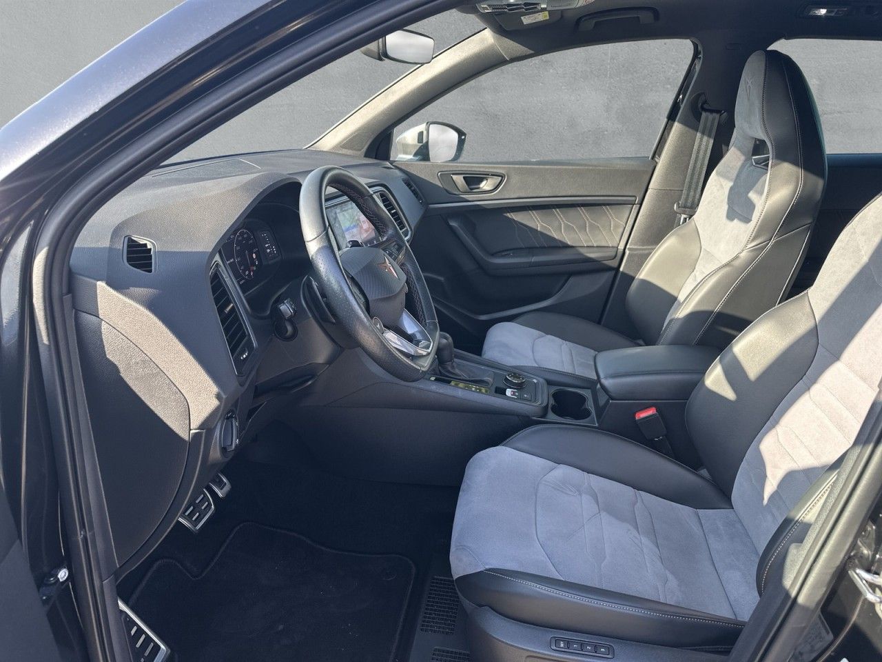 Fahrzeugabbildung CUPRA Ateca Tribe Edition 2.0 TSI 300 PS DSG 4Drive - mit KI generiert/bearbeitet