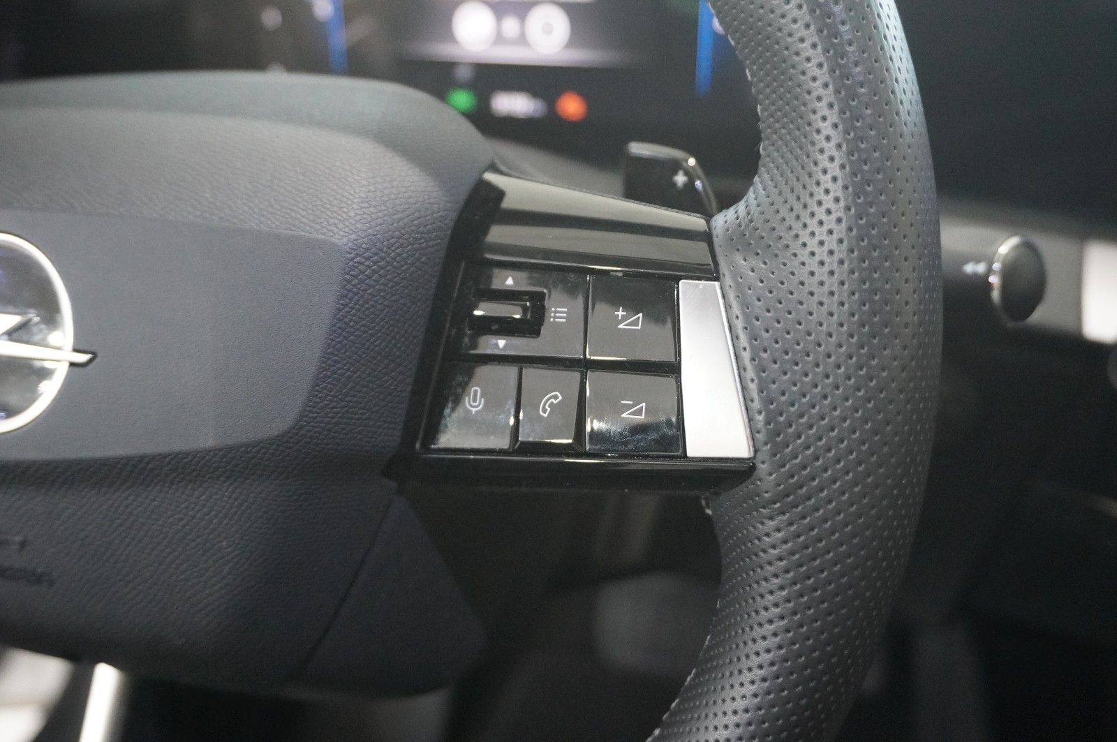 Fahrzeugabbildung Opel Astra L Lim. 1.2T ELEGANCE NAVI/LED/KAMERA/SPORT