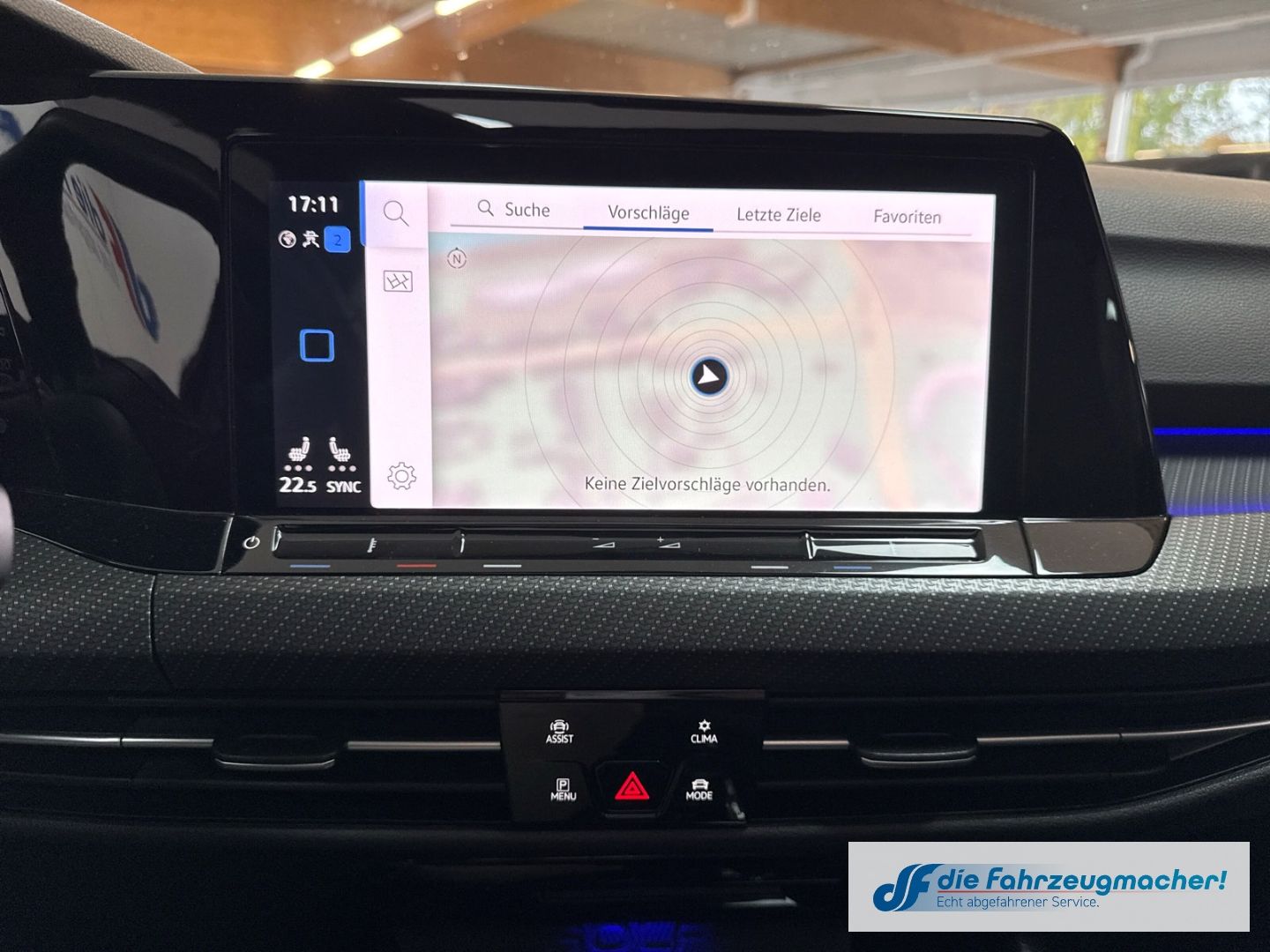 Fahrzeugabbildung Volkswagen Golf VIII Variant R Line 4Motion HUD AD AHK-klap