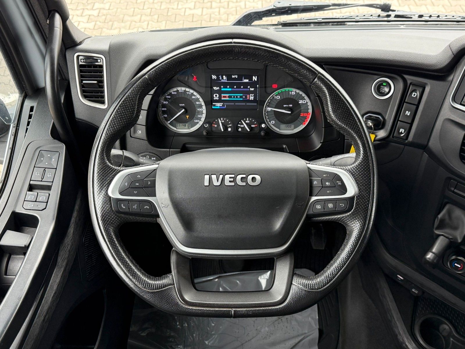 Fahrzeugabbildung Iveco X-WAY 490 2 Kreis-Hydraulik *Miete*