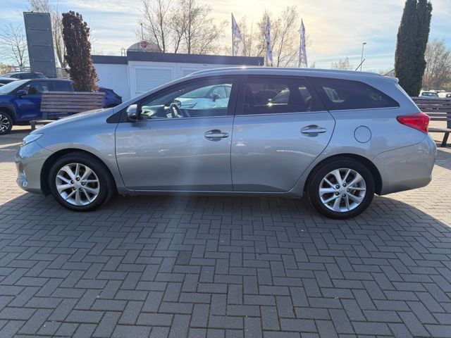 Toyota Auris  Touring Sports Life+