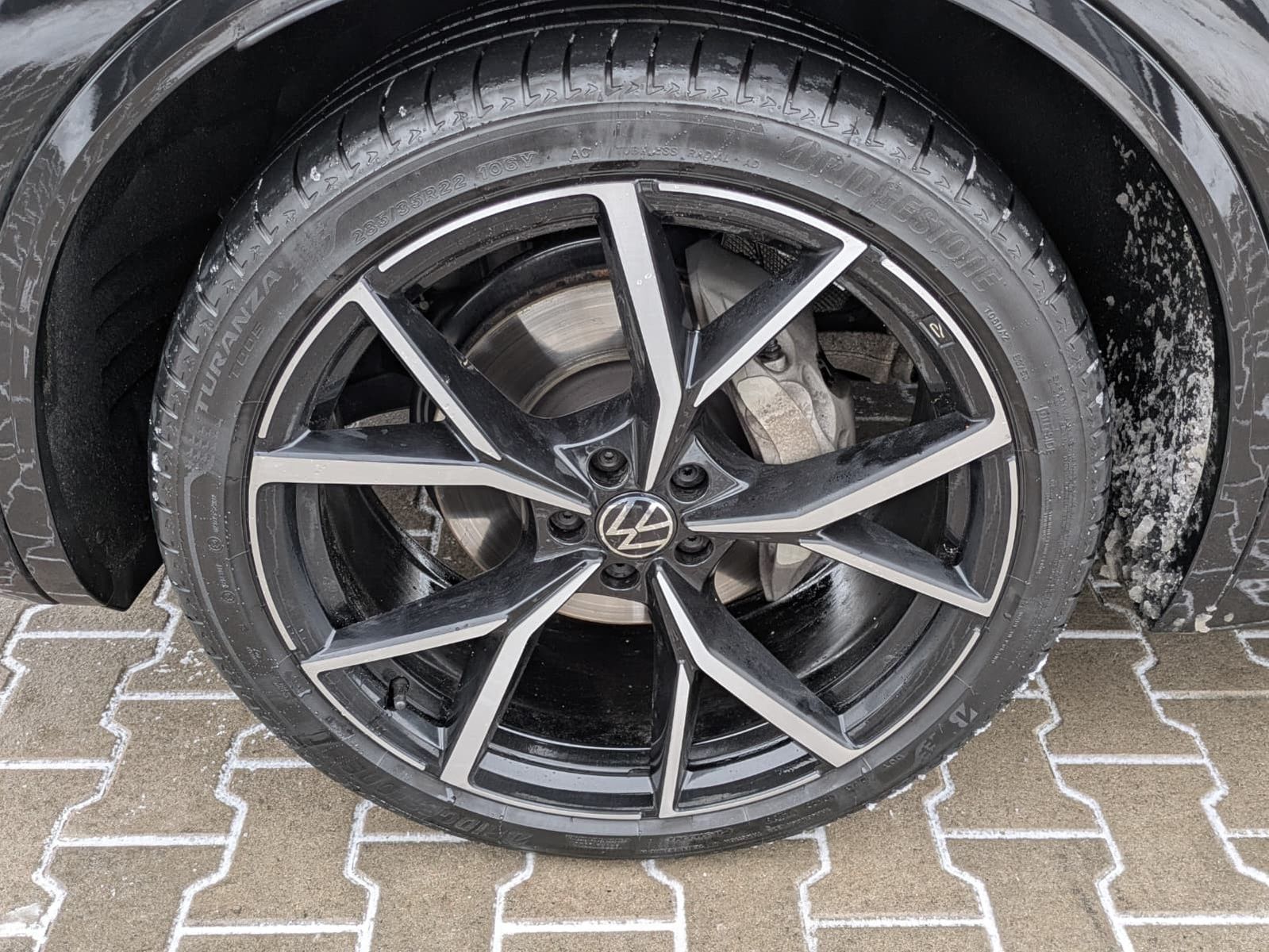 Fahrzeugabbildung Volkswagen Touareg 3.0TDI 4M R-Line VOLL Black 22" UPE 114T