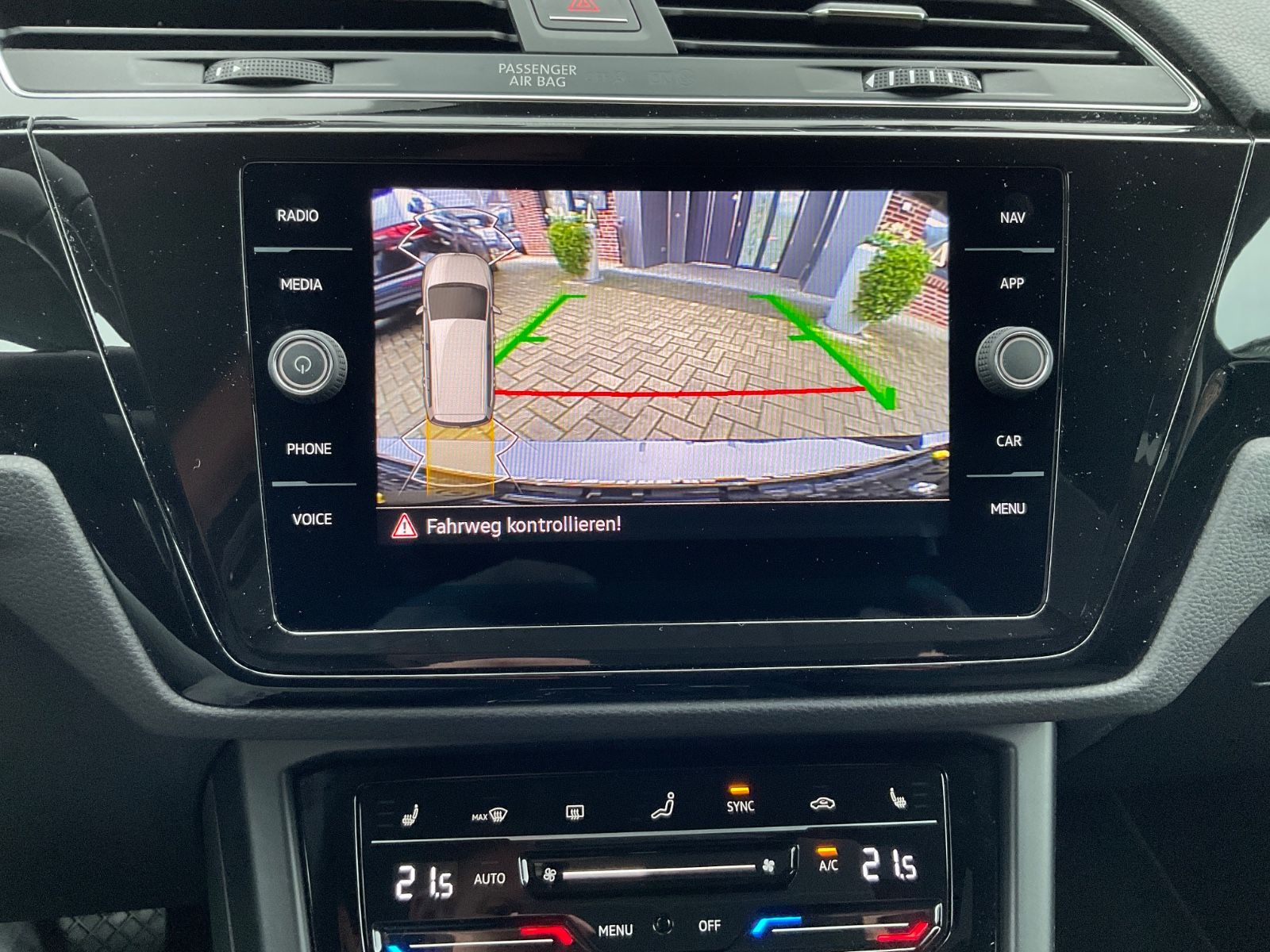 Fahrzeugabbildung Volkswagen Touran 1.5 TSI DSG,R Line,Navi,Kamera,LED,ACC