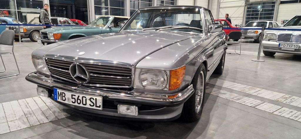 Mercedes-Benz SL 560