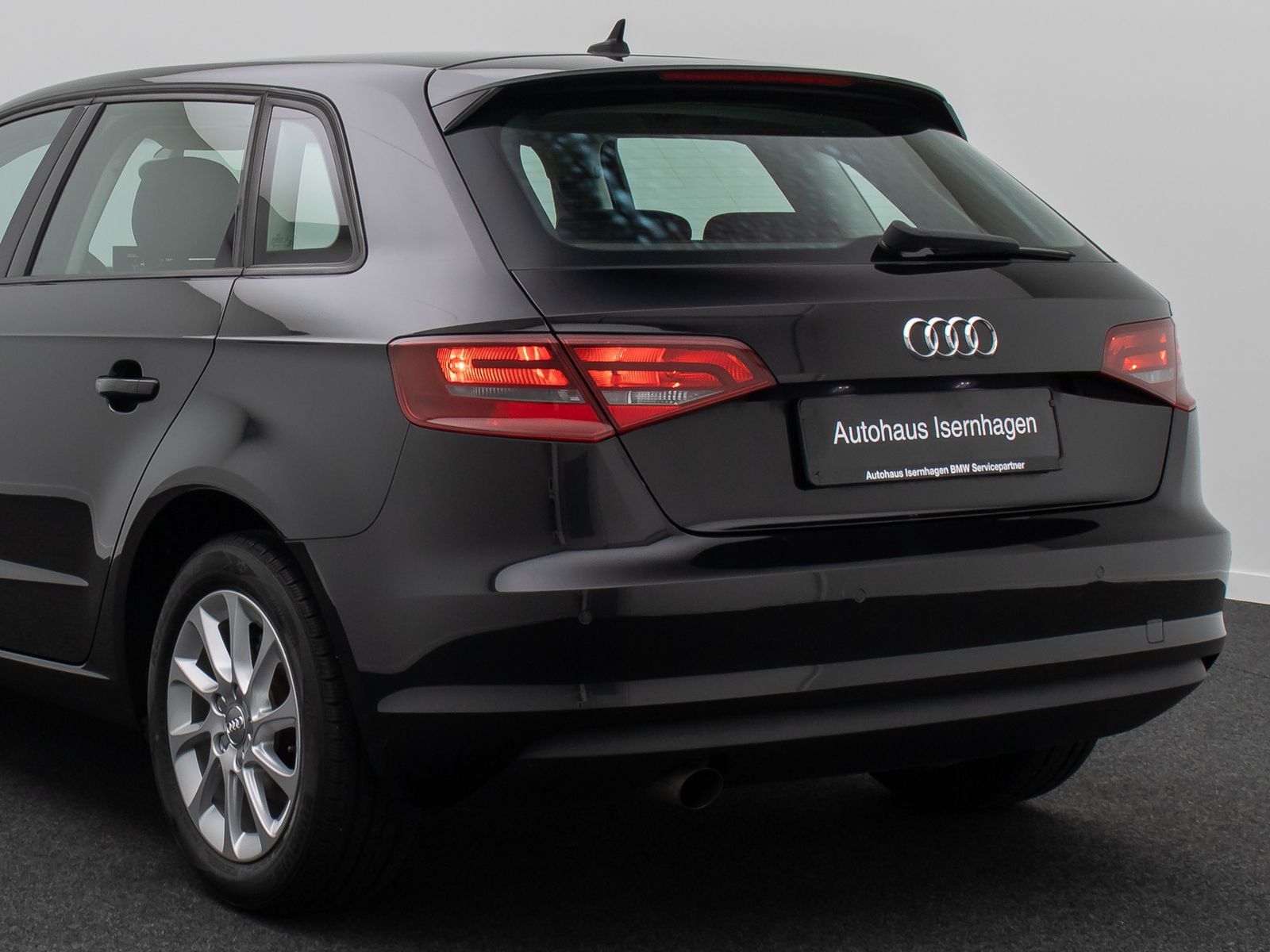 Fahrzeugabbildung Audi A3 Attraction PDC KlimaAut HiFi Sitzheizung LM