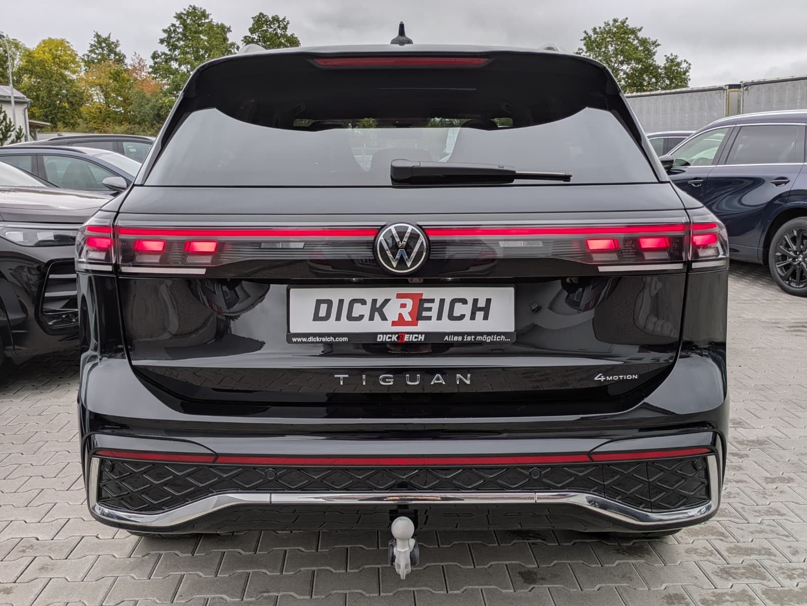 Fahrzeugabbildung Volkswagen Tiguan 2.0 TDI 4M R-Line PANO*H&K*AHK*MATRIX*20"