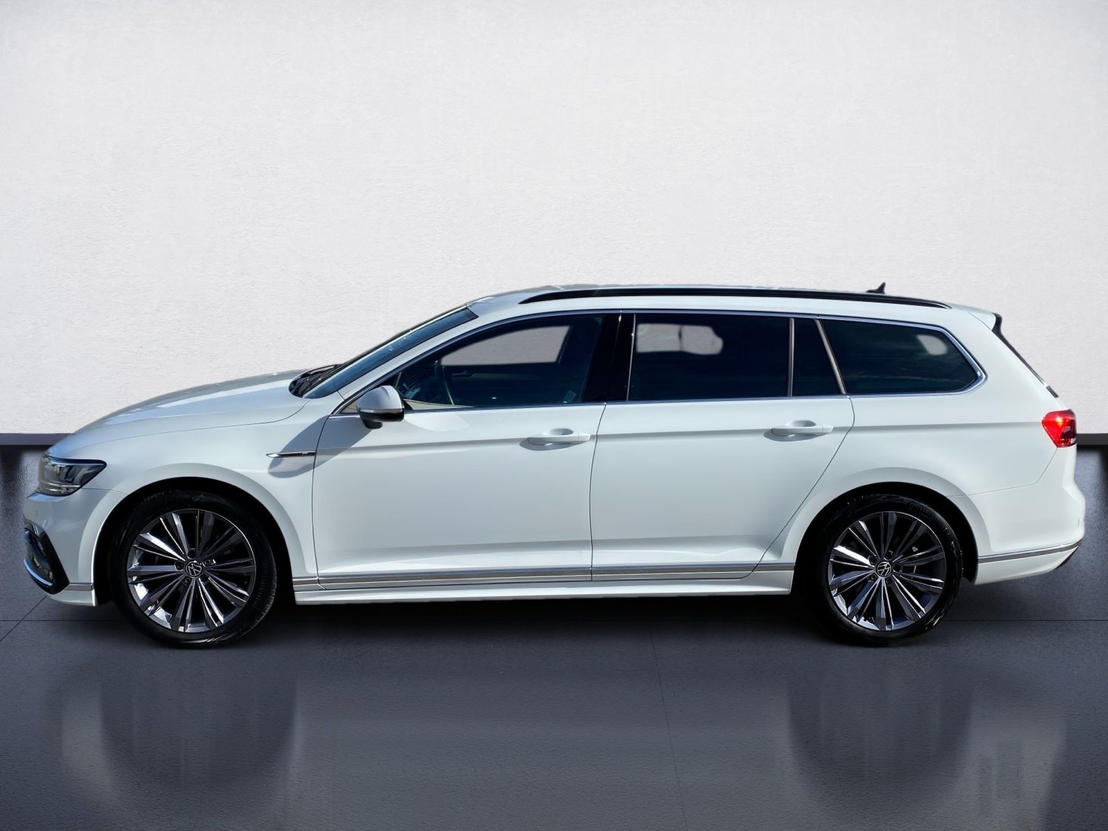 Volkswagen Passat Variant 2.0 TSI R-Line DSG LED Navi ACC R foto 3