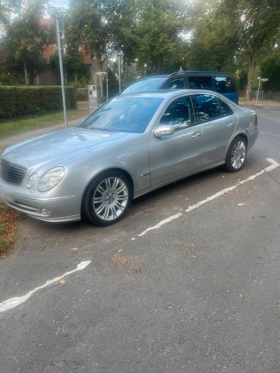 Mercedes-Benz E 240