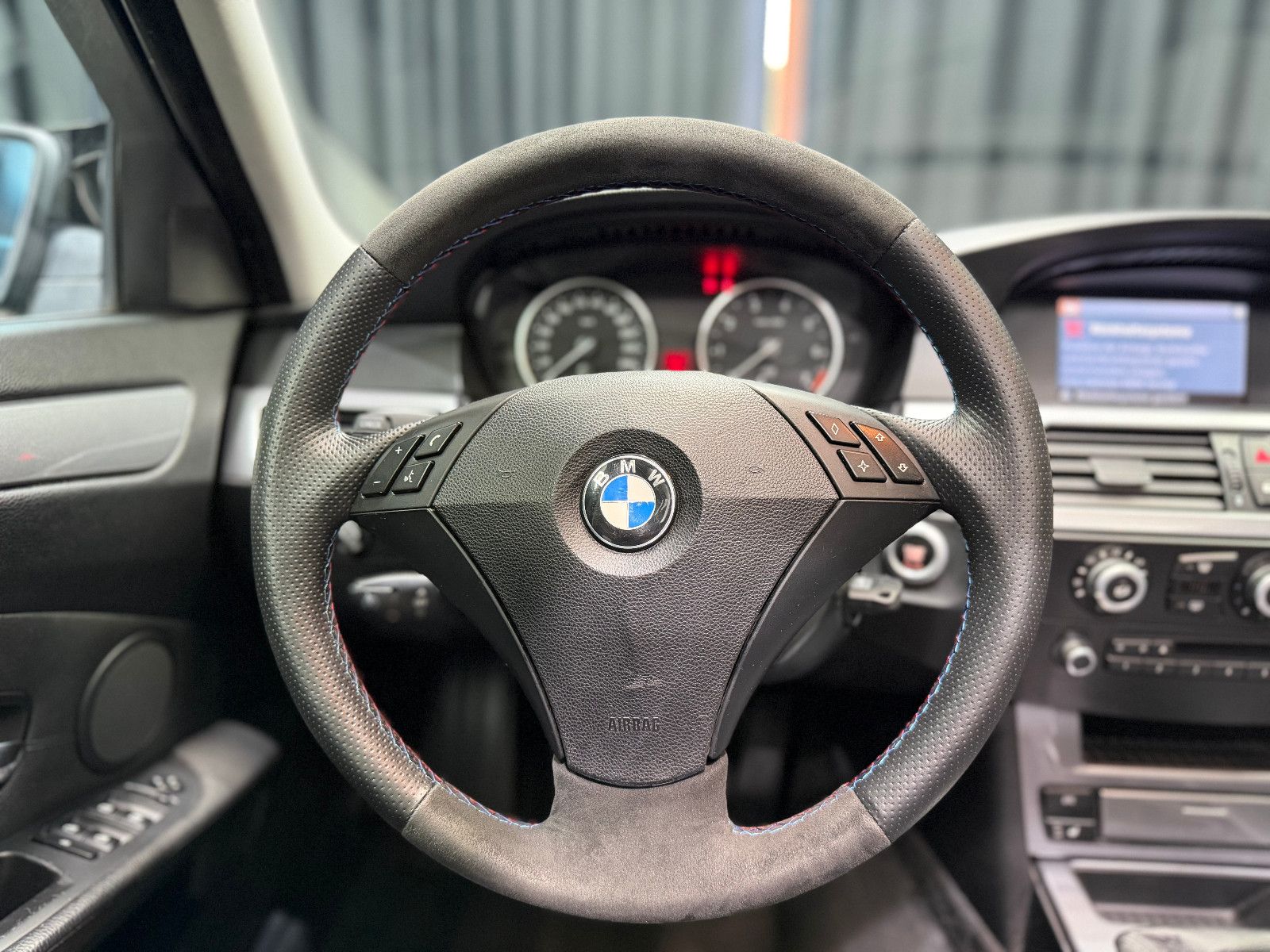 Fahrzeugabbildung BMW 523I Touring |PDC|PANO|NAVI|LEDER