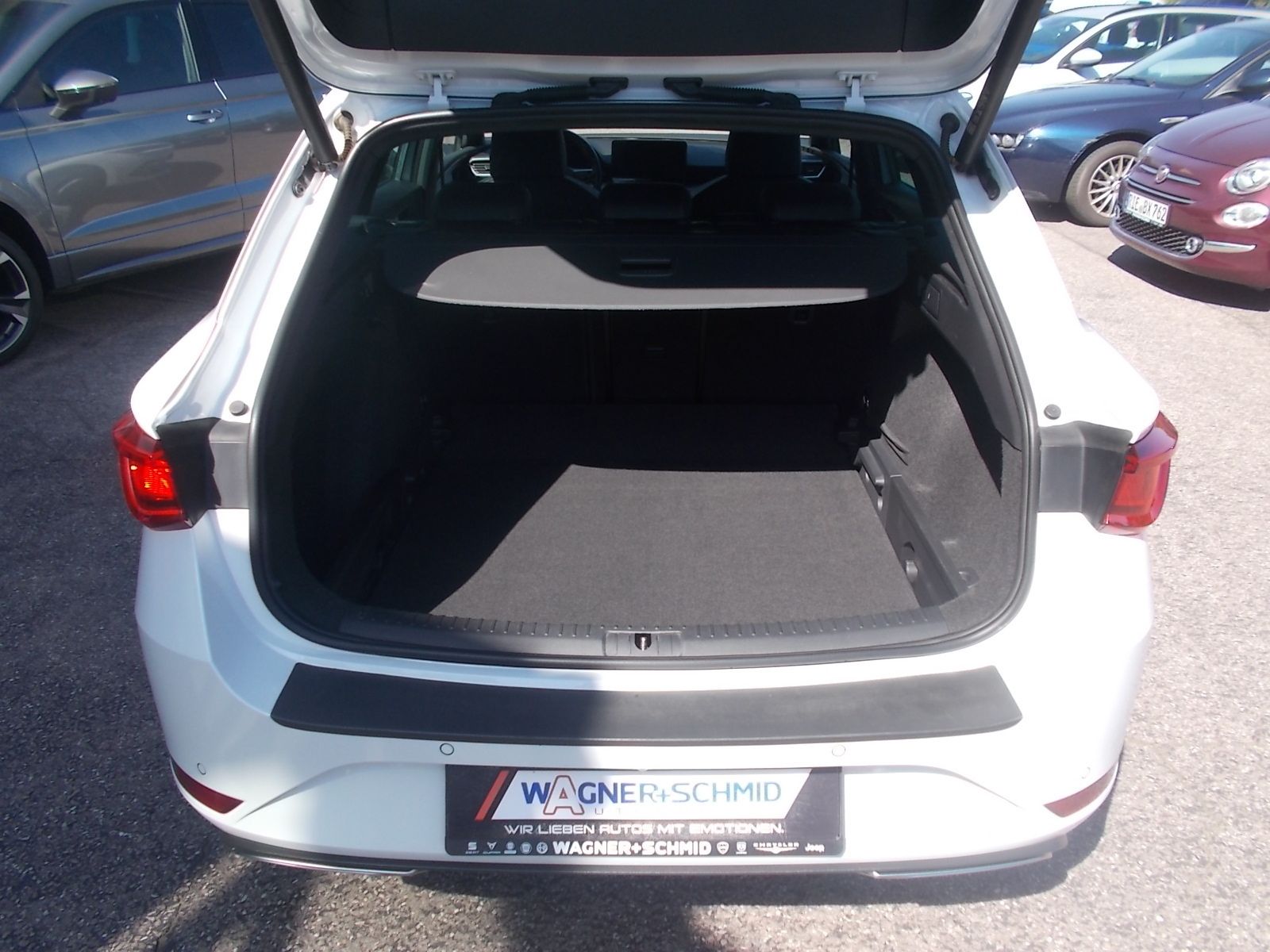 Fahrzeugabbildung SEAT Leon FR Sportstourer 1.5 eTSI DSG + AHK