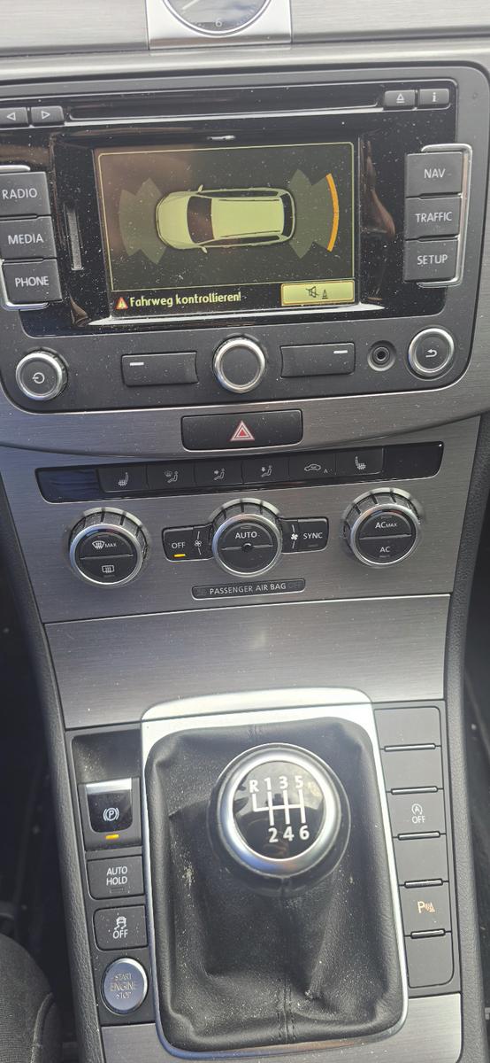 Volkswagen Passat 2012 — photo 16
