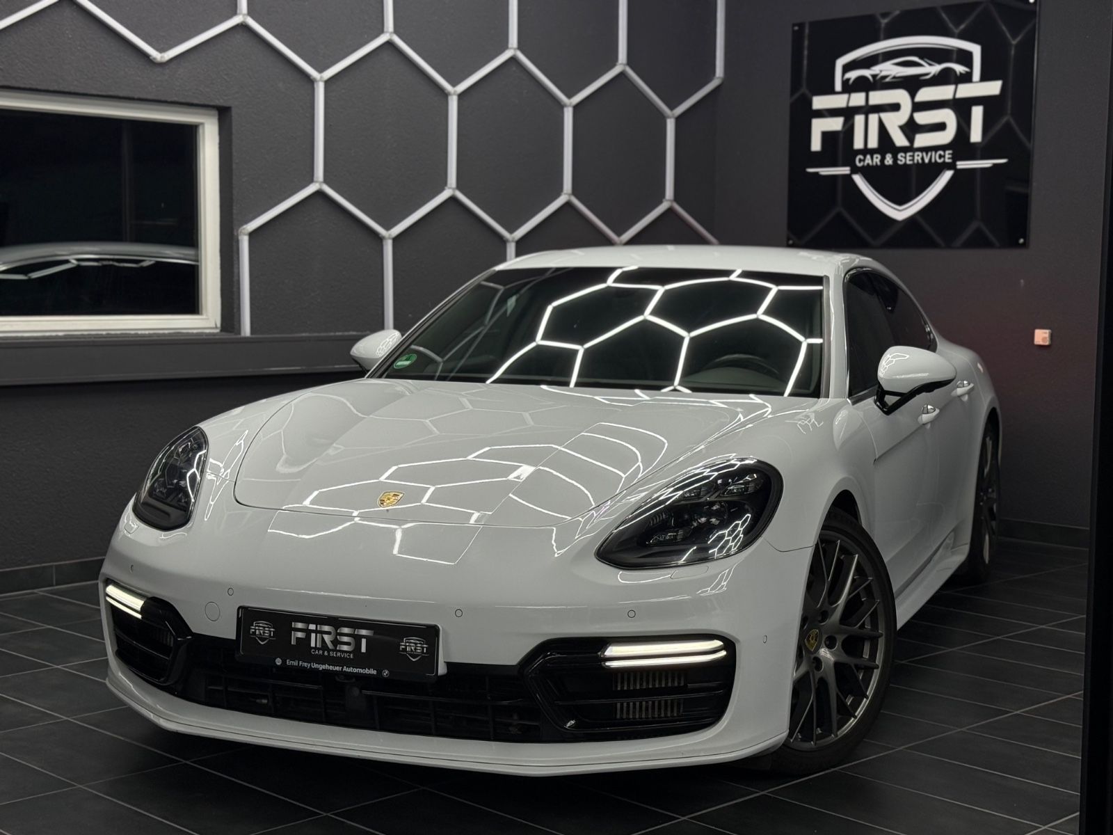 PORSCHE Panamera