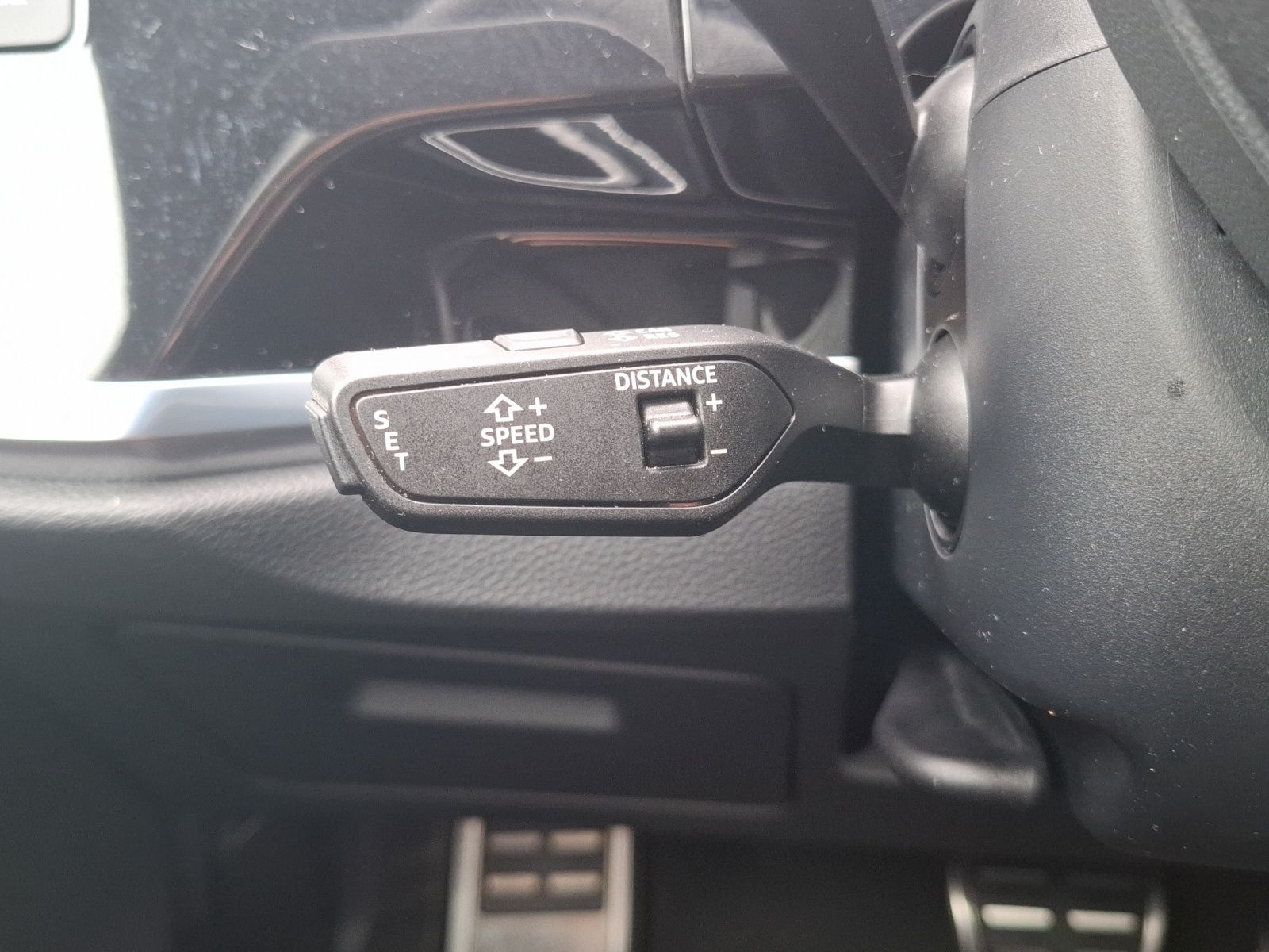 Fahrzeugabbildung Audi Q3 35 TFSI S-line S-tronic LED AVC APP ACC PDC S