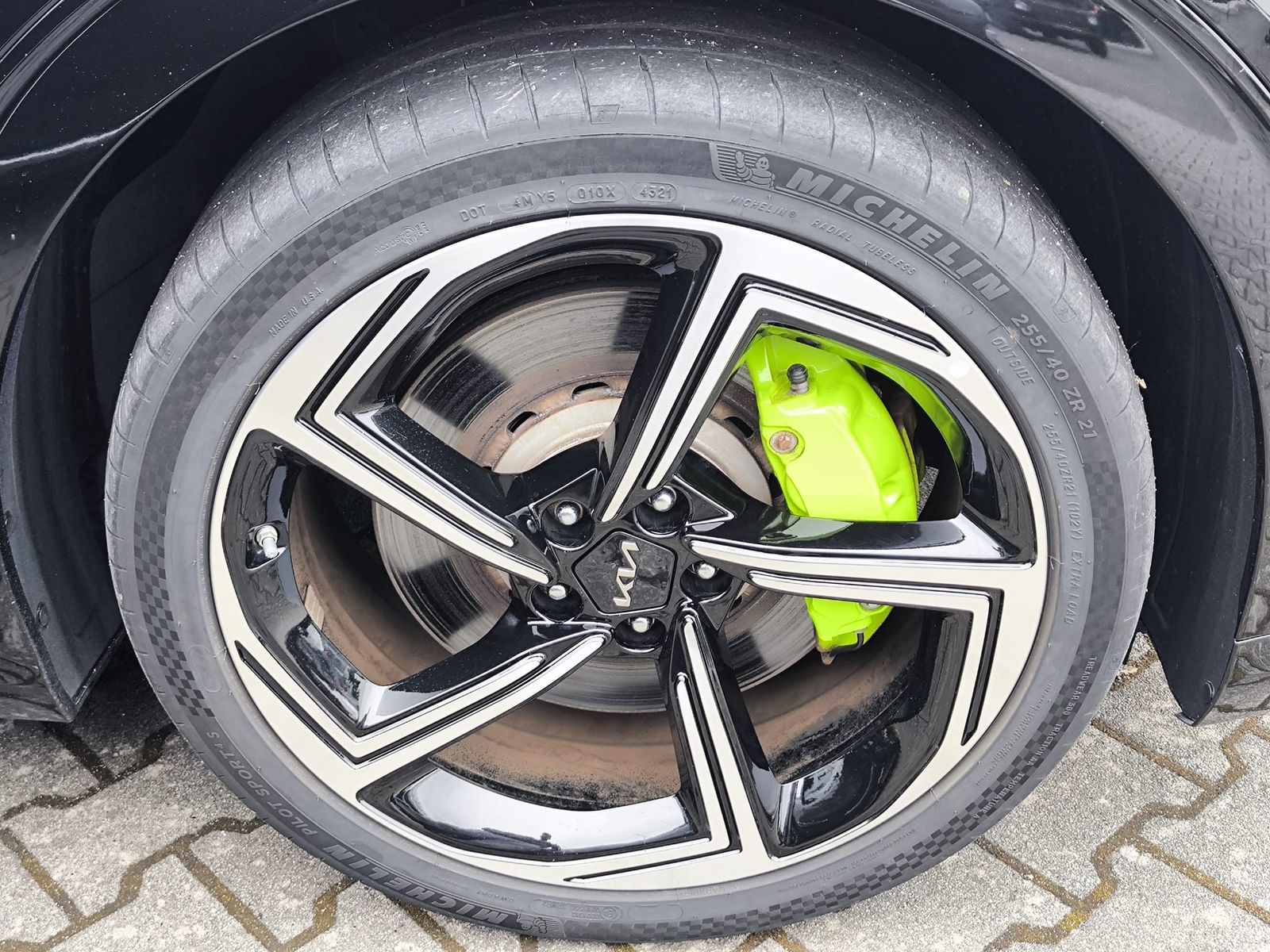 Fahrzeugabbildung Kia EV6 GT 4WD WERKSGAR+NAVI+LED+SHZ+WP+KAM+ACC+DAB+
