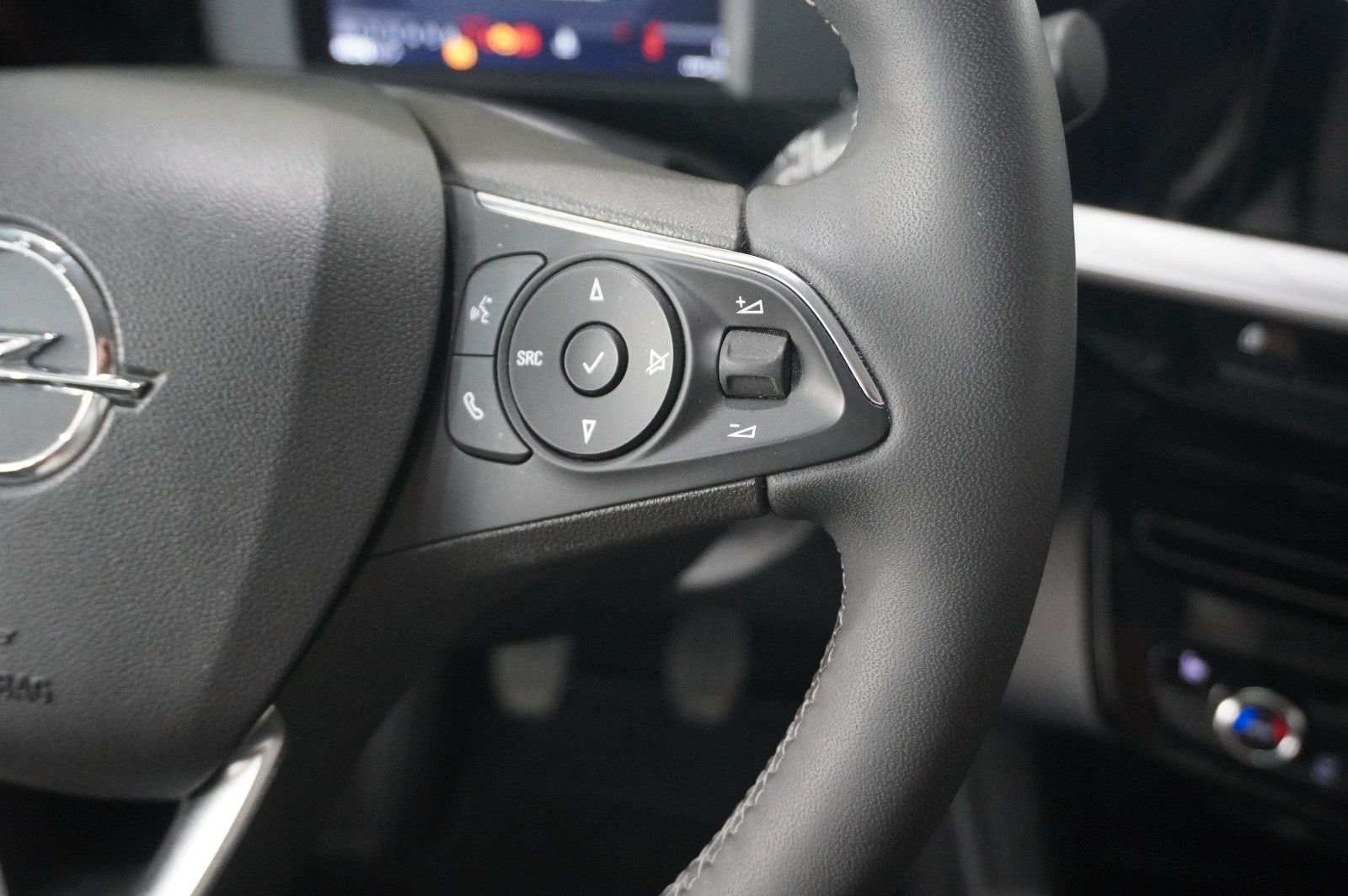 Fahrzeugabbildung Opel Mokka ELEGANCE 1.2T NAVI/LED/KAMERA/SPORT/SH/DAB
