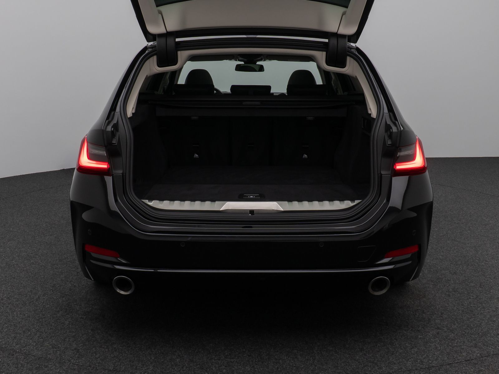 Fahrzeugabbildung BMW 330e Panorama Kamera HUD DAB HiFi Leder Sport