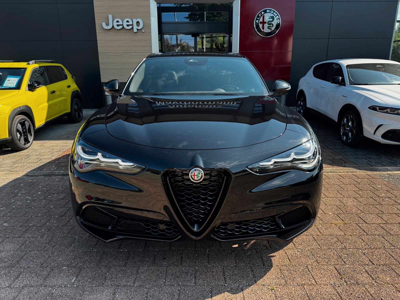 Fahrzeugabbildung Alfa Romeo Stelvio 2.0 Intensa Allrad 280PS Glasdach Navi