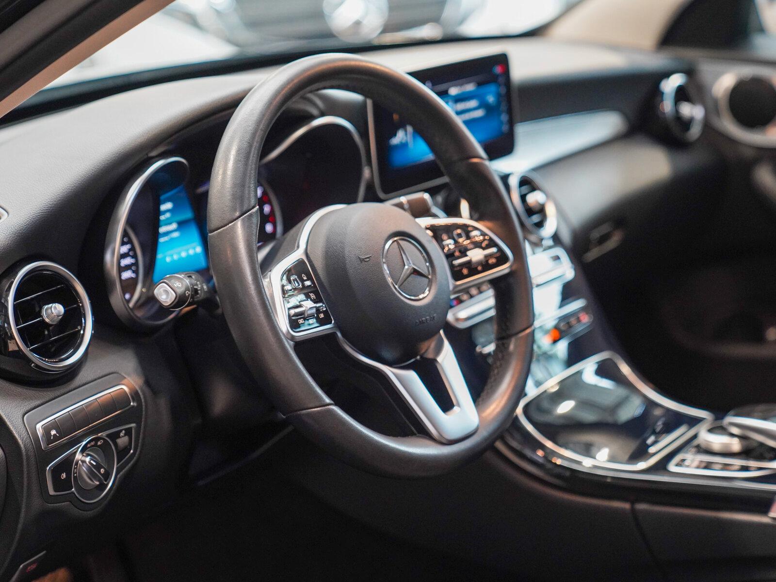 Mercedes-Benz C 180 T AVANTGARDE Panorama Multibeam AHK Totwin