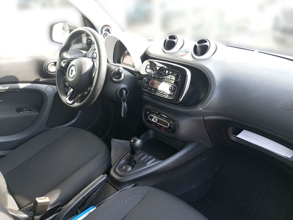 Fahrzeugabbildung Smart fortwo coupe EQ (8-fach)