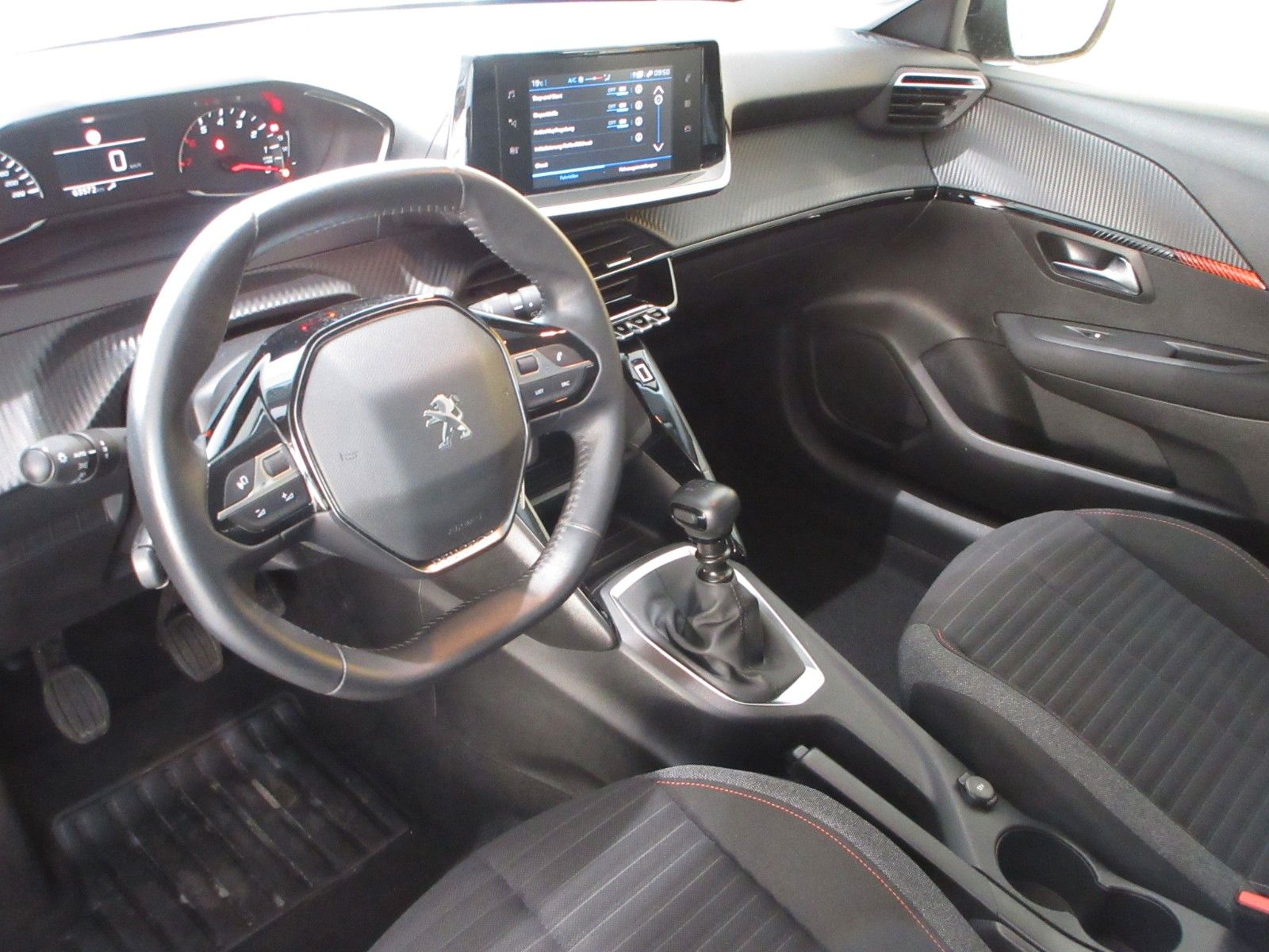 Fahrzeugabbildung Peugeot 208 Active Pack 1.2T LED/NAVI/PDC/ALU/TEMPOMAT
