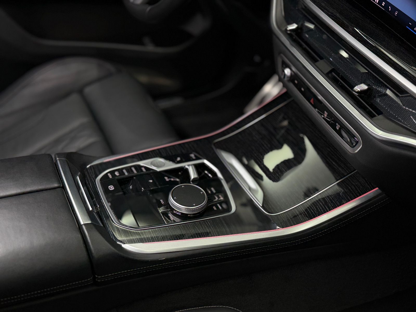 Fahrzeugabbildung BMW X5 40 d xDrive M SPORT PRO|PANO|M-SITZE|INDIVID