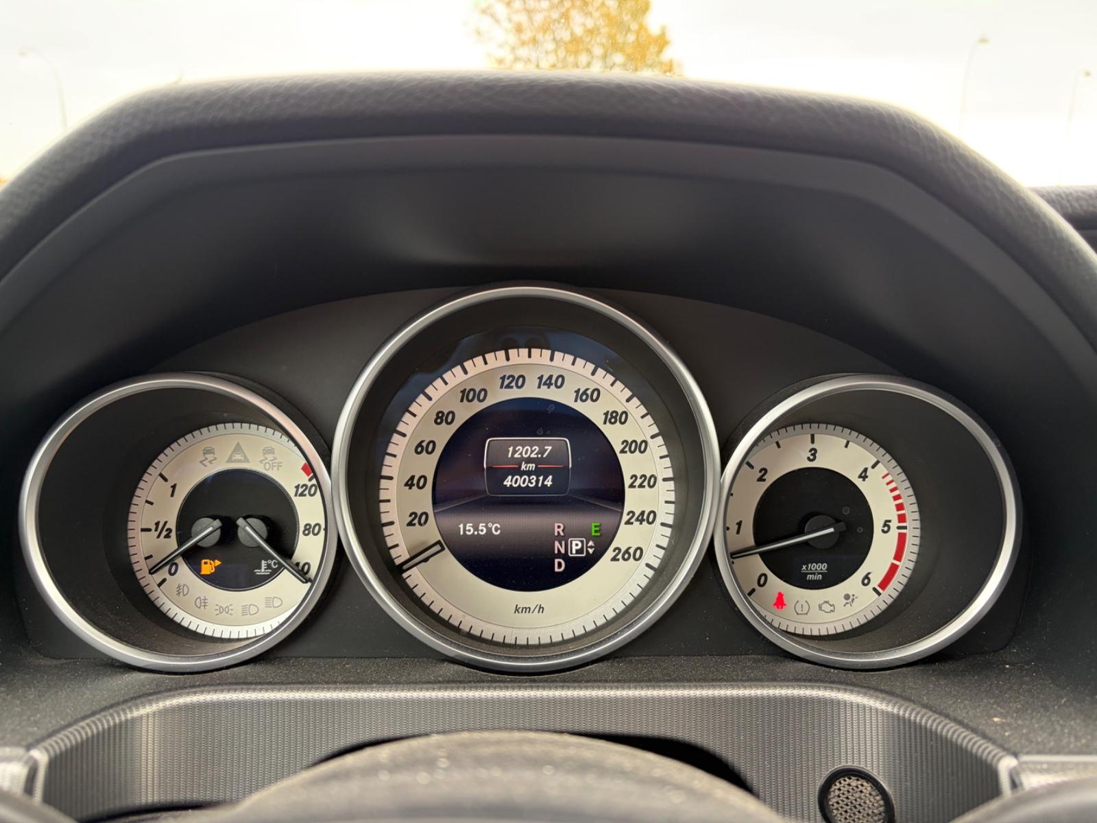 Mercedes-Benz E300 2013 — photo 24