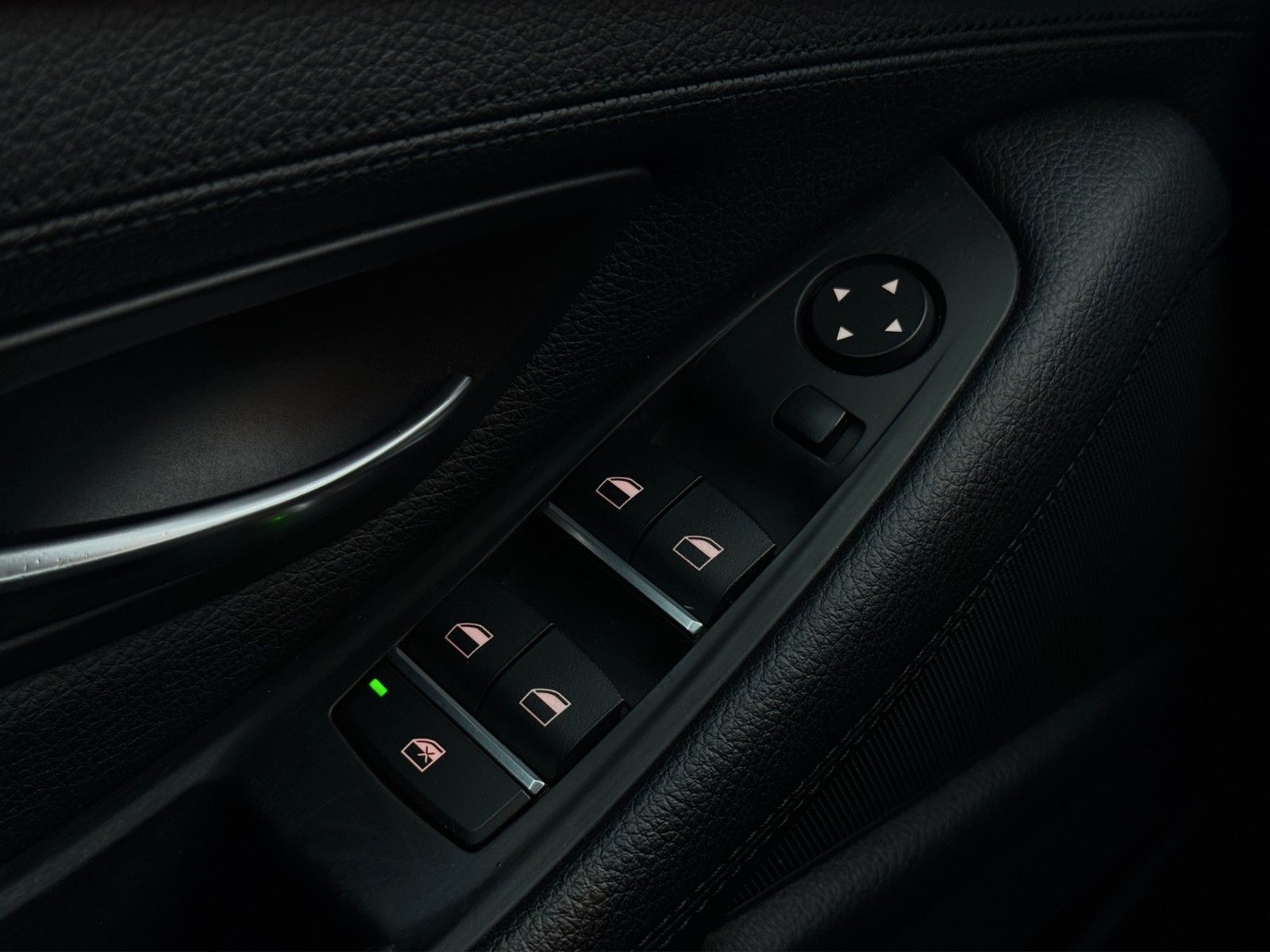 Fahrzeugabbildung BMW 520d Touring AHK/M-Paket/Head-Up/Bhz.Lenkrad/PDC