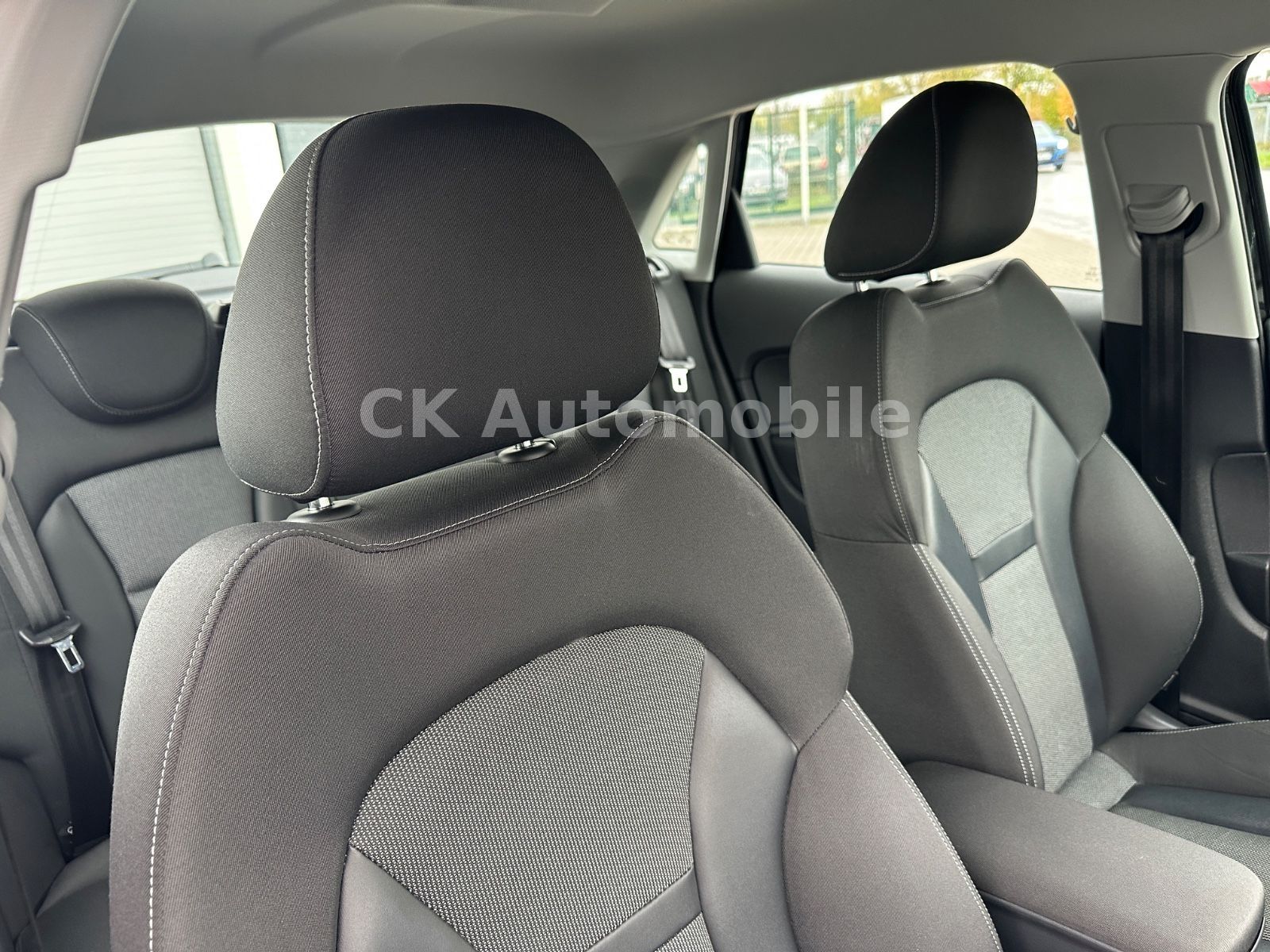 Fahrzeugabbildung Audi A1 Sportback Sport 1.6 TDi/Navi/Klima/SHZ/PDC
