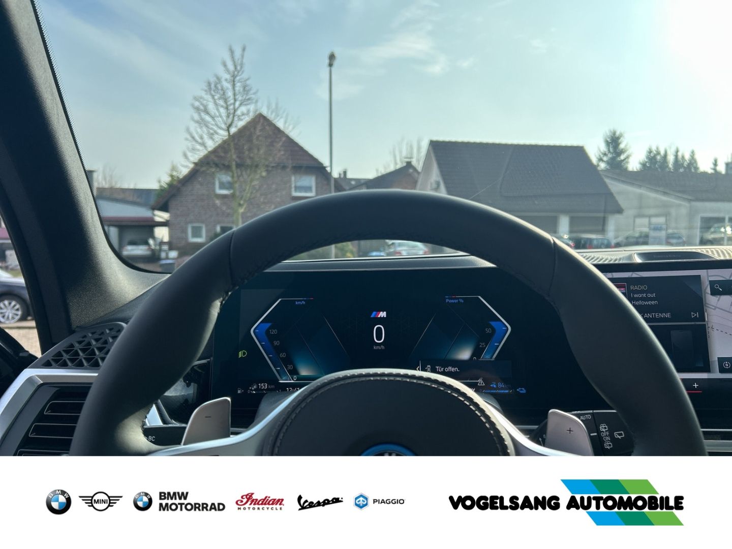 Fahrzeugabbildung BMW X5 xDrive50e M Sport Pro Park-Assistent Pano AHK