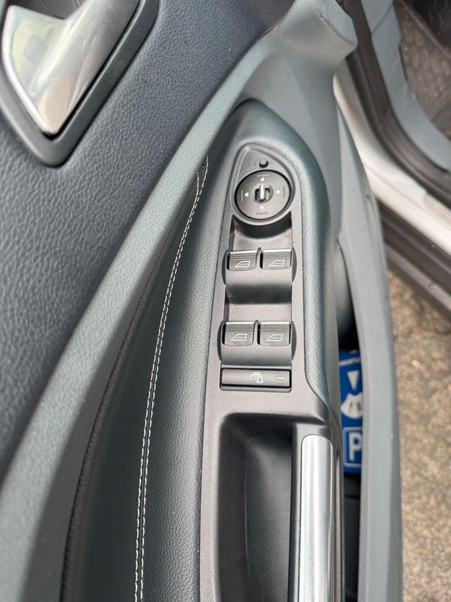 Ford Grand C-MAX 2011 — фото 10