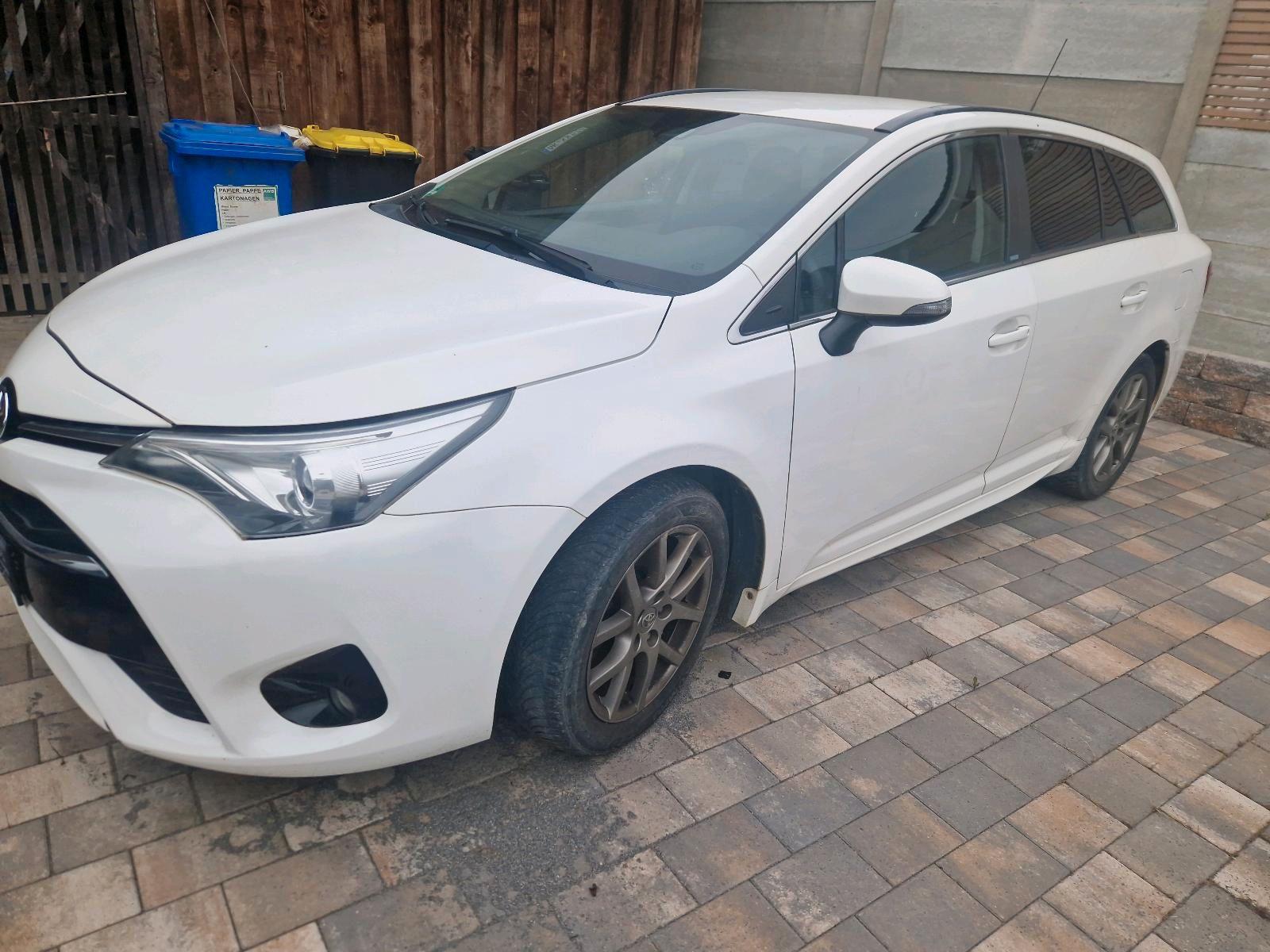 Toyota Avensis 2015 — photo 11