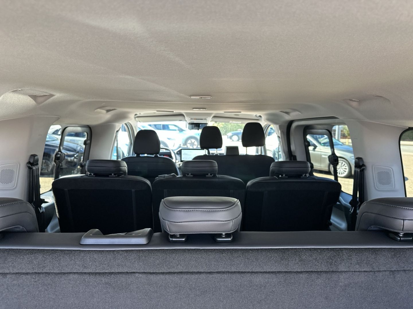 Fahrzeugabbildung Ford Transit Custom 9-Sitzer 320 L2 2.0 EcoBlue EU6e