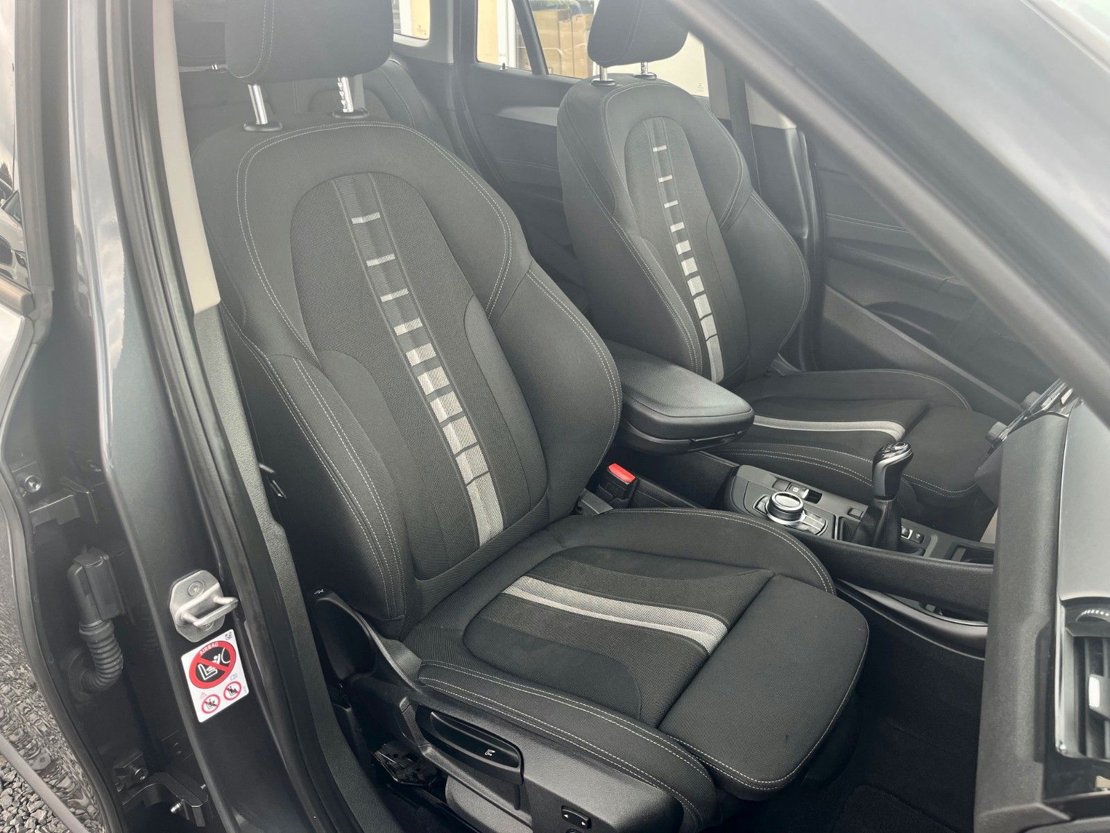 Fahrzeugabbildung BMW X1 sDrive18d Advantage Navi Tempomat SPORTSITZE