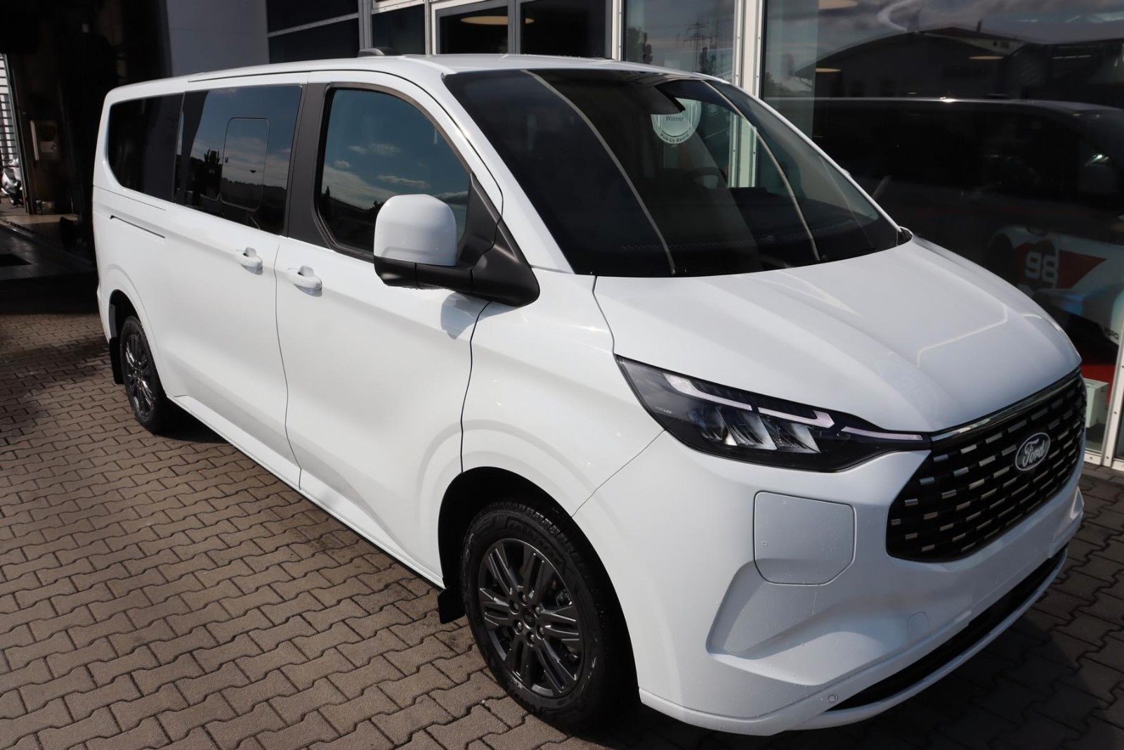 Ford Tourneo Custom Titanium 2.5l PHEV 340L2 0,0% AHK imagem 2