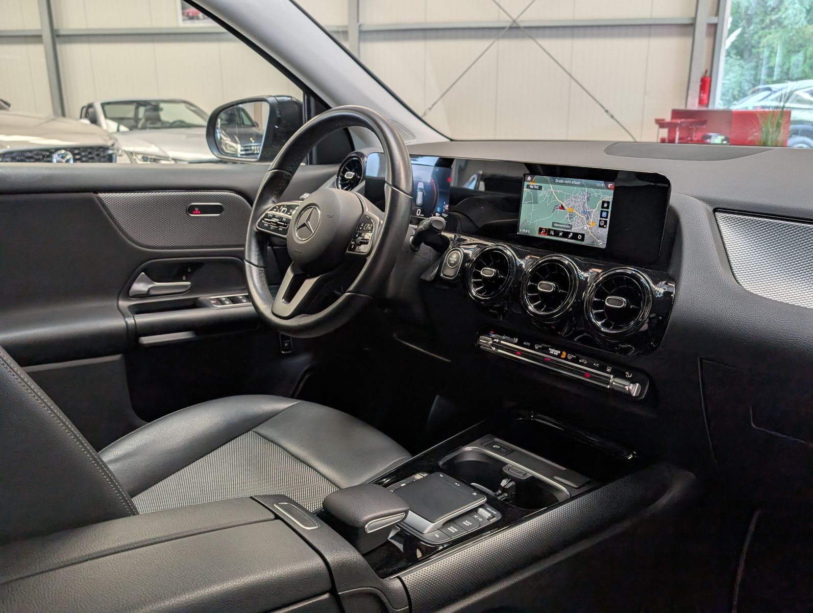 Fahrzeugabbildung Mercedes-Benz GLA 250 e EQ LED*NAVI*CARPLAY*SPURH.*PARKASSIST*