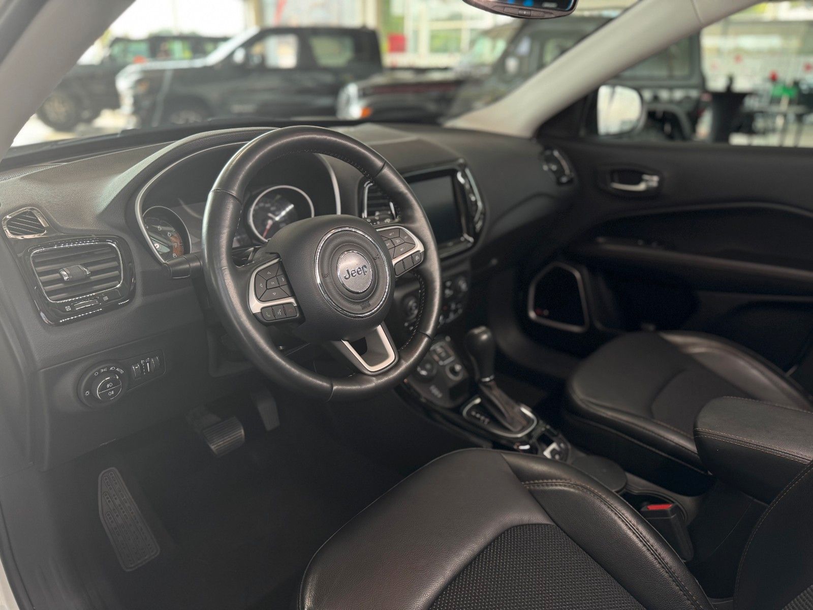 Fahrzeugabbildung Jeep Compass Limited 4WD DAB+ Xenon Beats Navi