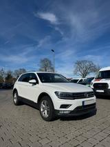 Volkswagen Tiguan 2.0 TDI DSG 4M Vollausstatung*Leder*Pano* - Volkswagen Tiguan mit Diesel-Antrieb: Vollleder, Beheizbares Lenkrad, Automatik