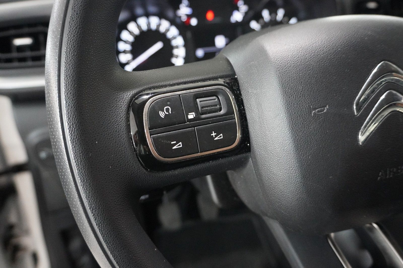 Fahrzeugabbildung Citroën C3 LIM. 1.2 FEEL LED/KLIMA/SHZ/PDC/TEMP./USB