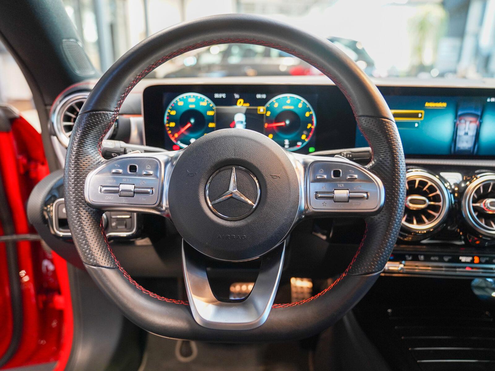 Mercedes-Benz CLA 200 SB AMG Line Night KEYLESS Panorama LED