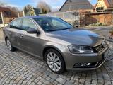 Volkswagen Passat 2.0 TDI 125kW Highline BlueMotion Tec... - VW Passat Gebrauchtwagen in Dresden