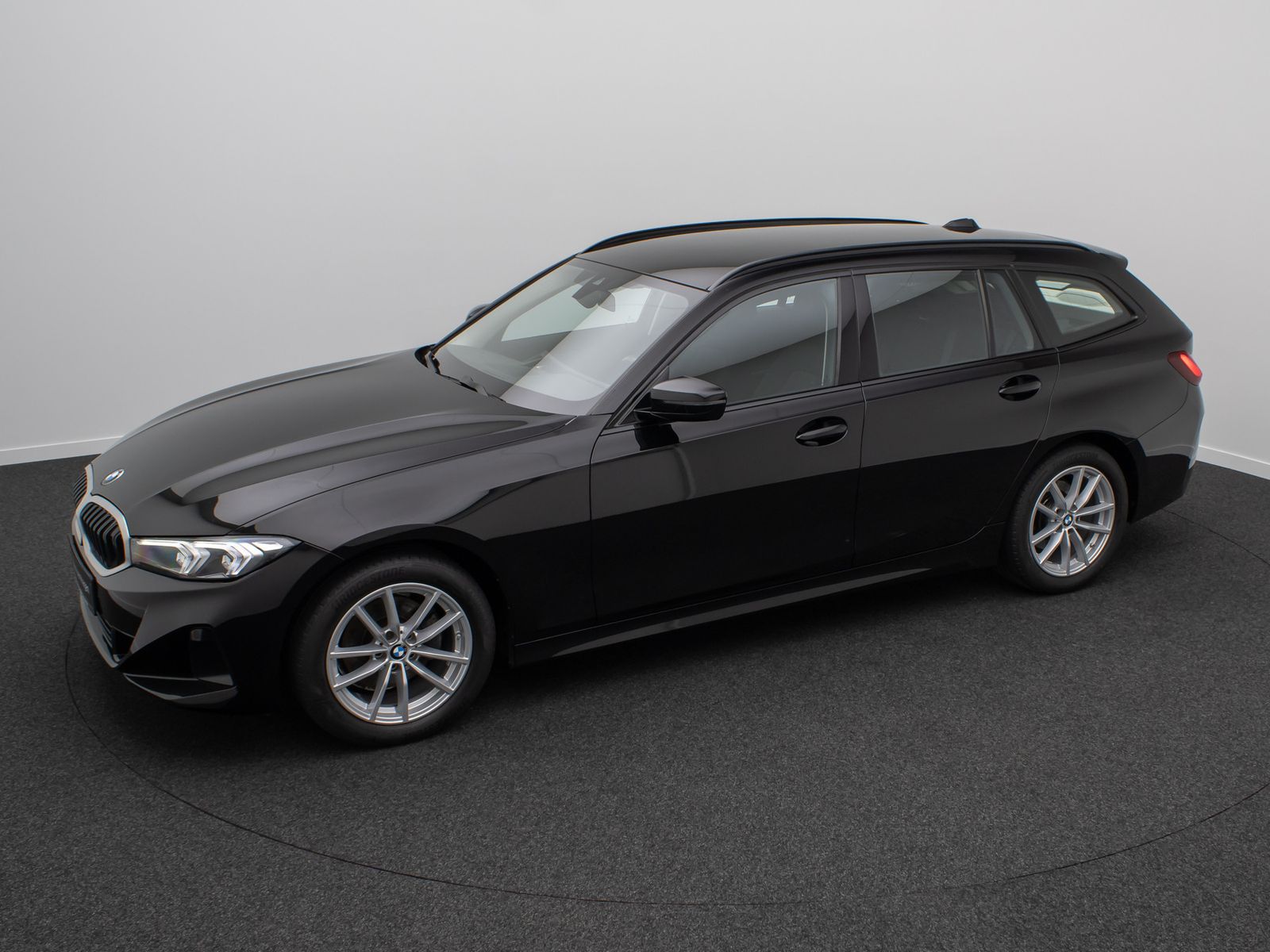 Fahrzeugabbildung BMW 320d GeschwindigReg AHK Widscreen Sport DAB