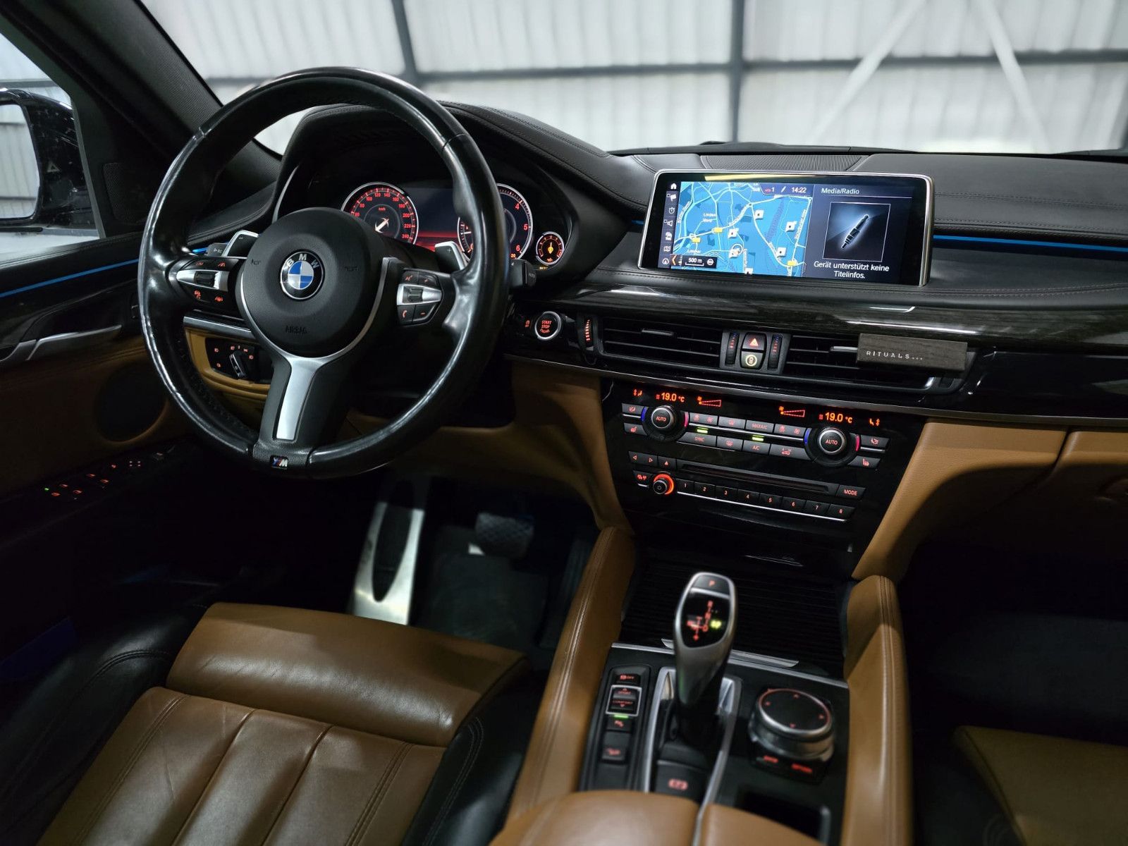 Fahrzeugabbildung BMW X6 xDrive 30d M-Paket/Schiebedach/GARANTIE+TÜV